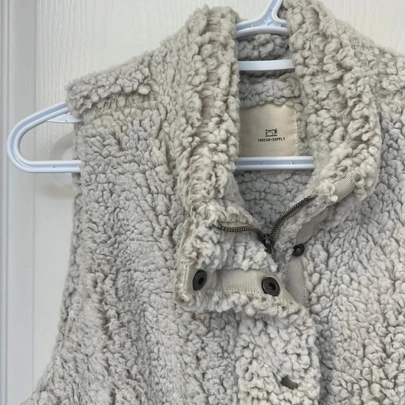 Thread & Supply Faux Fur Cozy Warm Sherpa Vest | Size XS Ivory - Picture 4 of 7